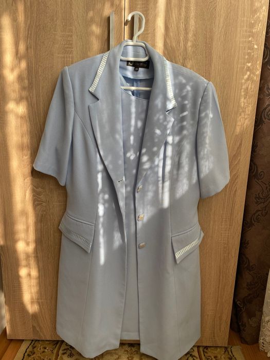 Vând costume de damă mărime 38-40 aproape noi nouțe