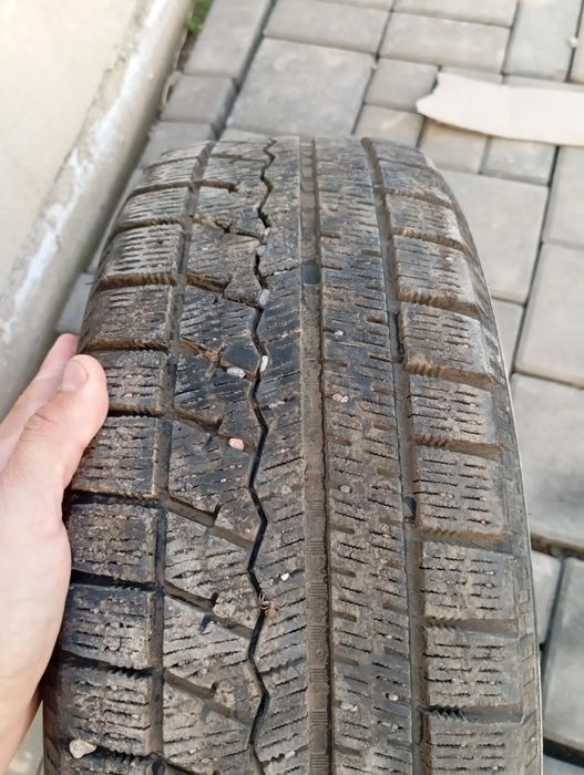 Продам зимний комплект шин с дисками