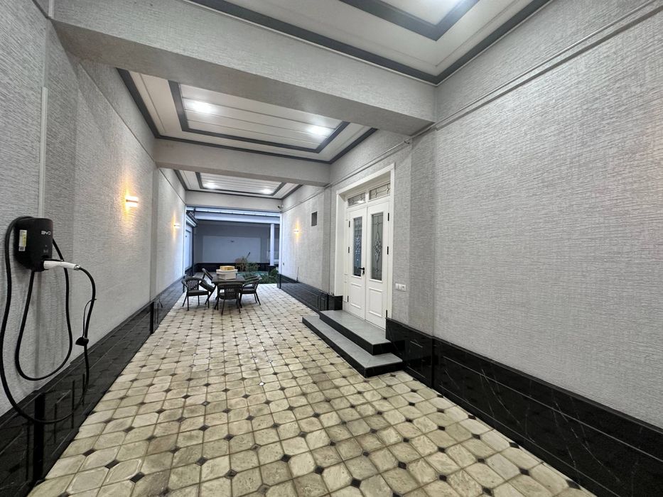 Қулей локацияда 2 қаватли ховли уй сотилади