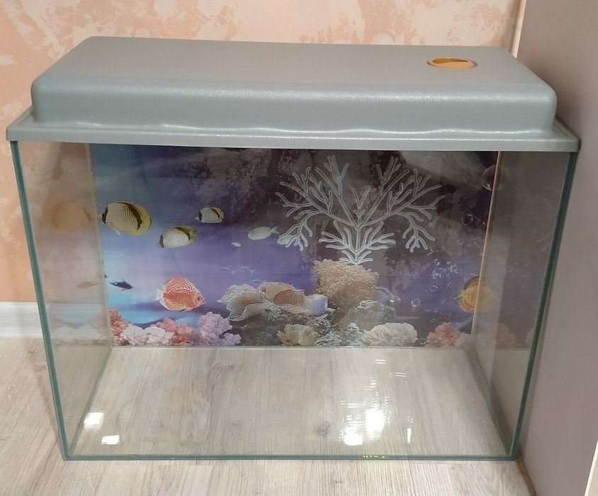 Продам аквариум б/у на 70 литров