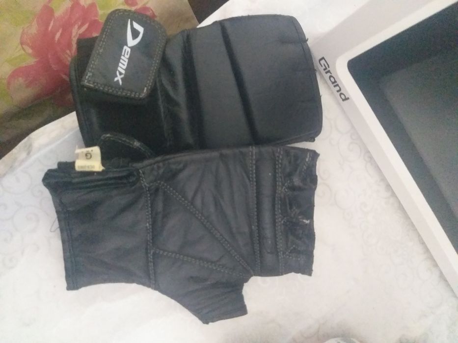 Продам перчатки кикбоксинга