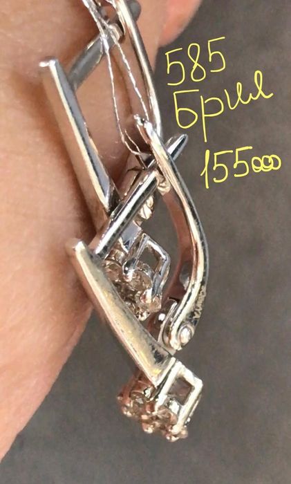 Золотые серьги с бриллиантами 585