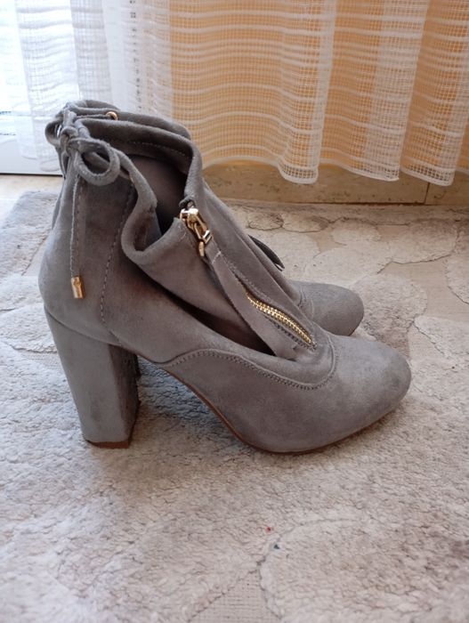 Два чифта дамски боти