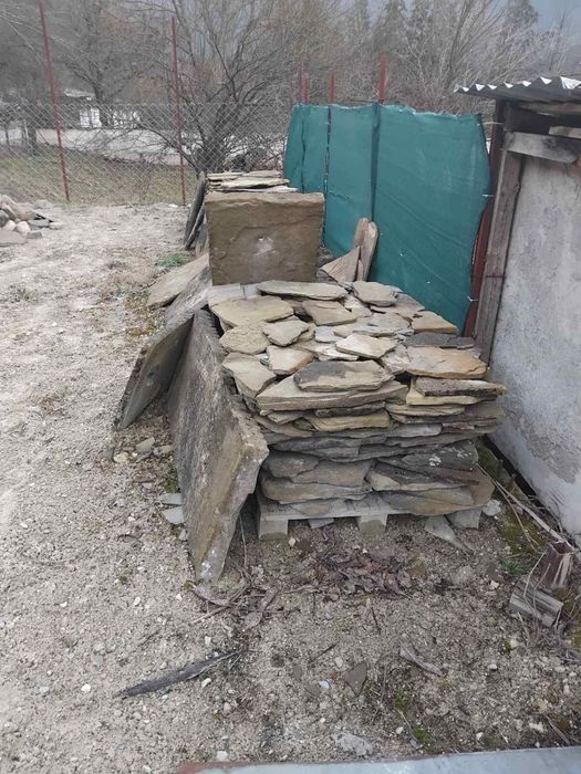 Прадавам каменни плочи