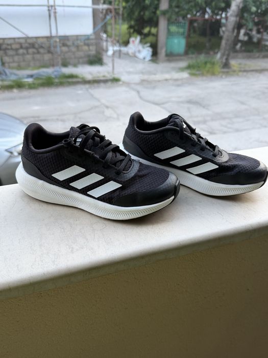 Продавам детски маратонки ADIDAS