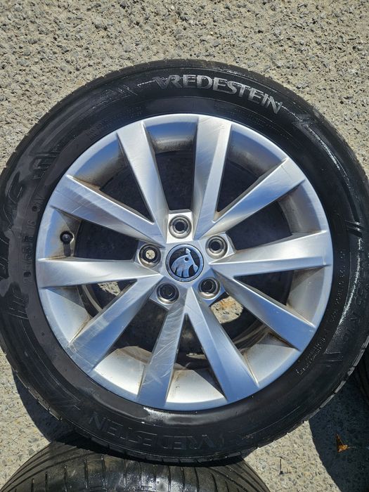 Джанти с гуми 205/55/16 за Skoda 5x112