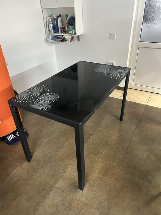 masă de bucătărie din sticlă