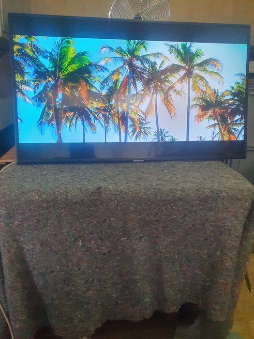 Телевизора Samsung 43 инча 4К Ultra HD