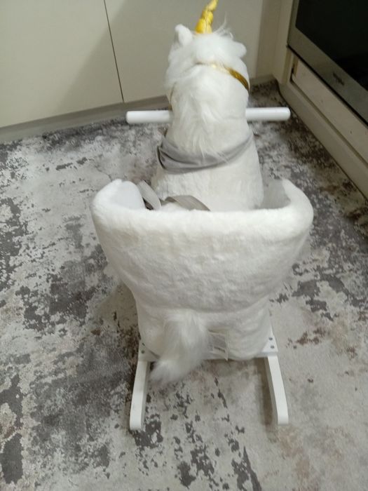 Продавам детско конче със звуков ефект