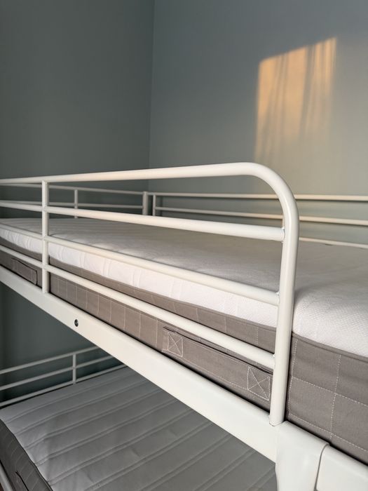 Продам двухъярусную кровать IKEA