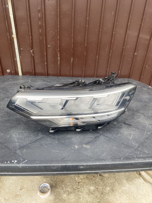 Far stanga /grila centrala Vw passat b8