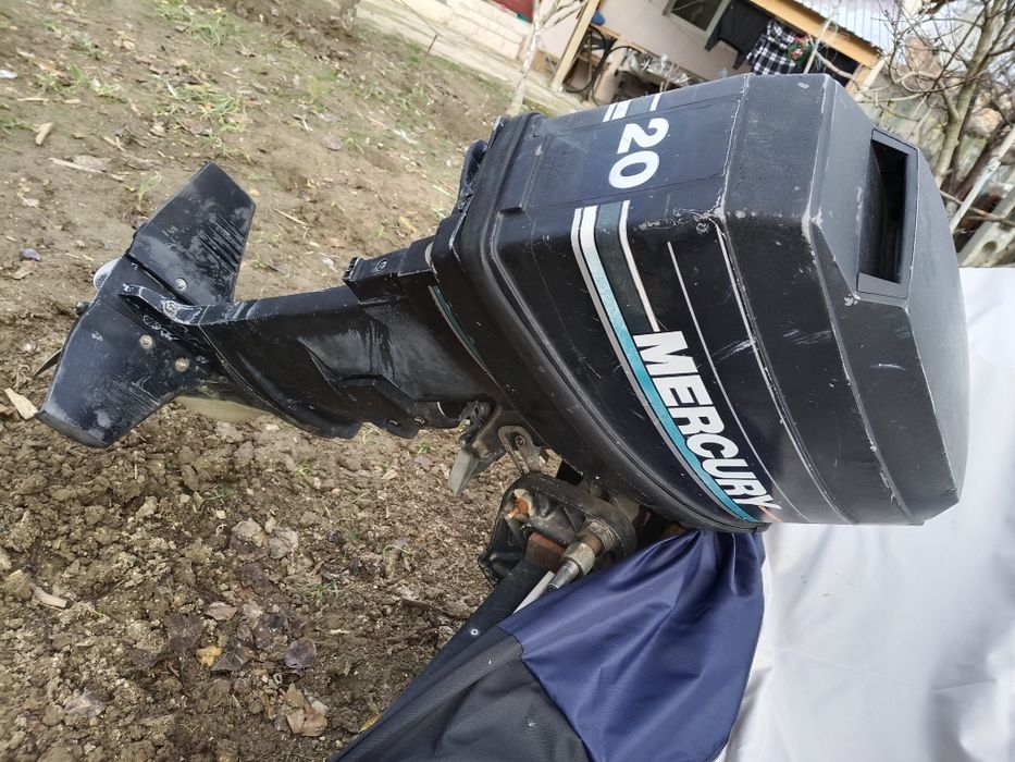 Vând sau schimb motor barca 20 cp cu altul de 5 cp