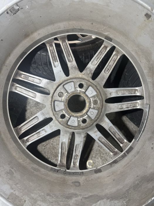 Bridgestone 225 40 18  зимни 3 броя  джанти за Аudi 18 цола