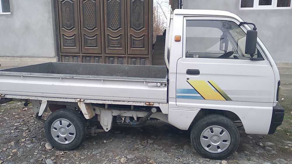 Labo kafolati bilan oq rang karopka mexanik yili 1999 rangi oq o'rta x