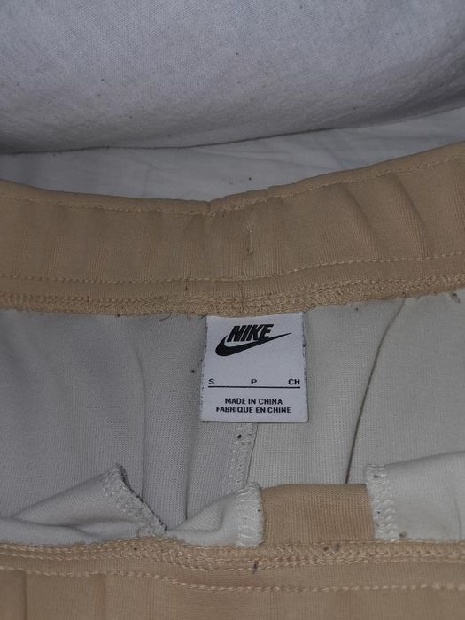 pantaloni nike tech