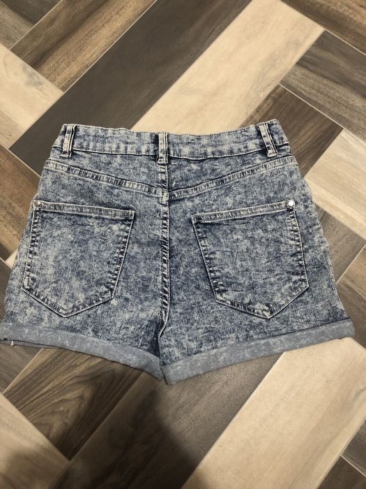 Къси панталонки чисто нови …!
