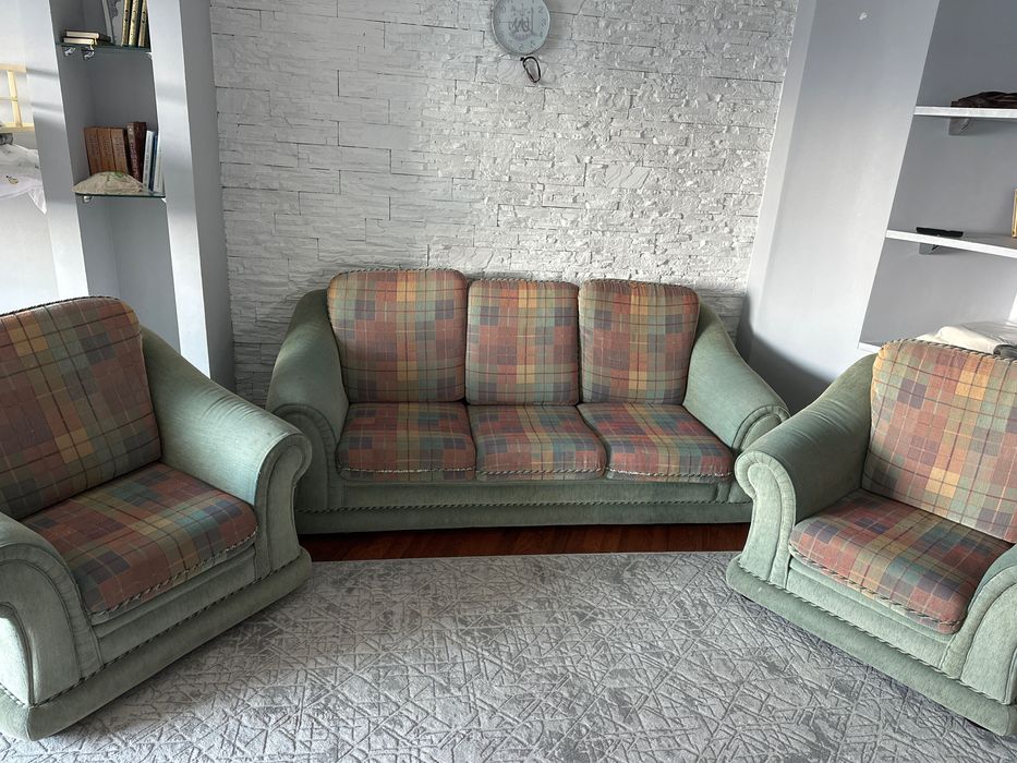 Продам диван +2 кресло , самовывоз.