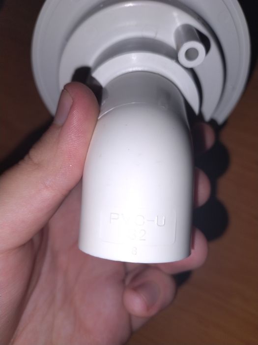 Продавам капачка за резервоар за вода за кемпер