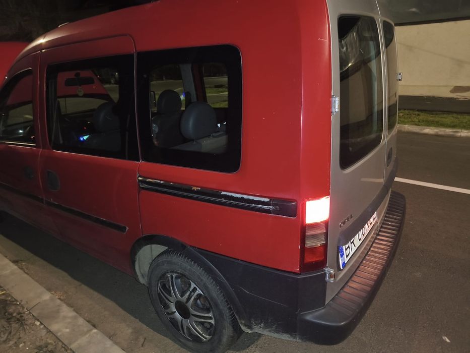 Vând Opel Combo 1.4 benzina