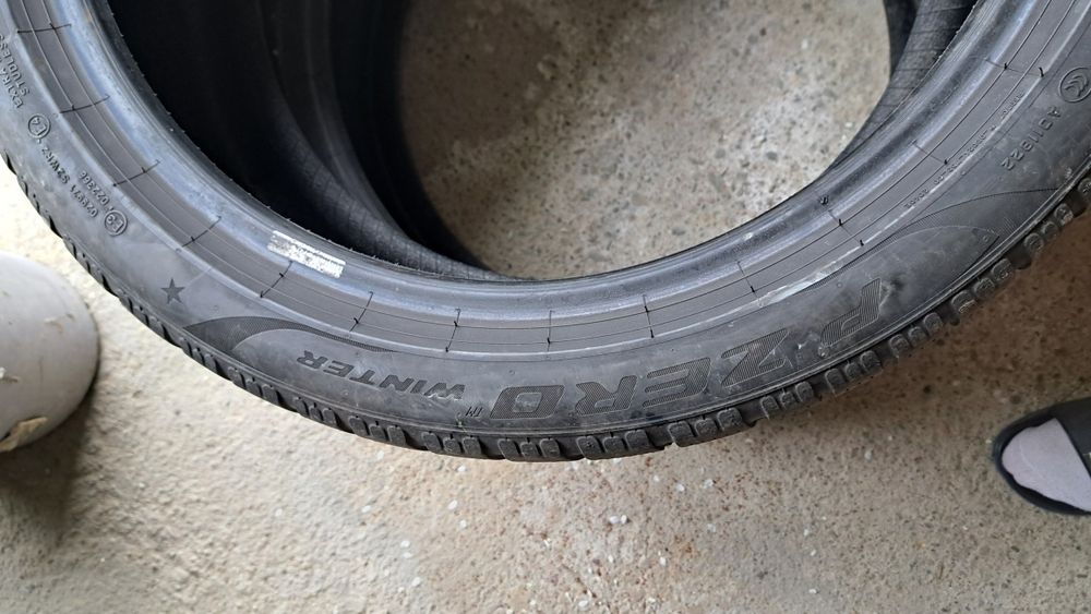 Anvelope Pirell P Zero 245 40 R19 și anvelope 205 35 R18 2buc