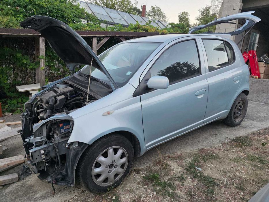 Toyota Yaris на части