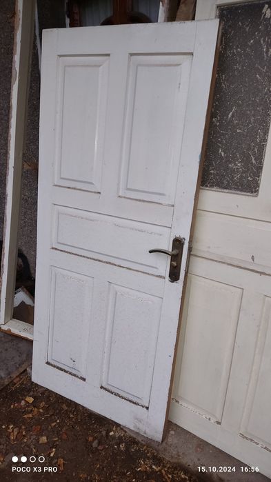 Продам двери деревянные