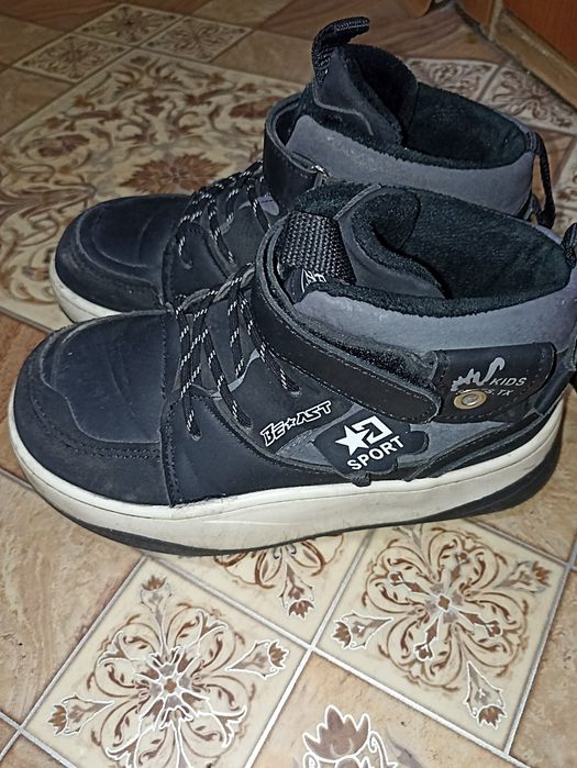 Ботинки весна продам