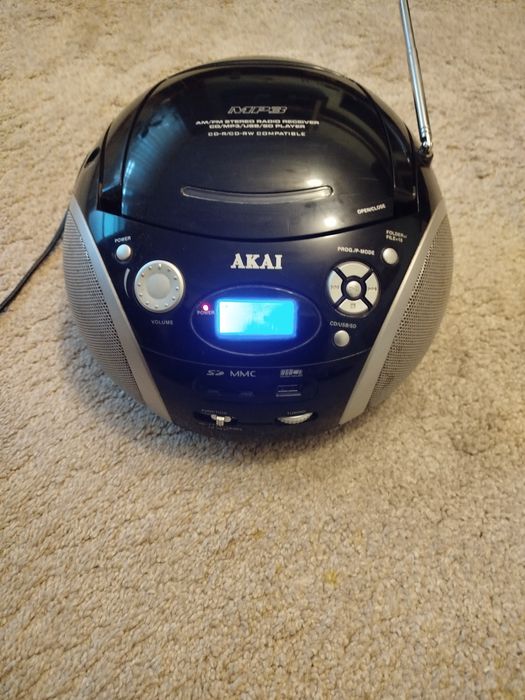 Radio AKAI cu CD player, USB, CARD și casti