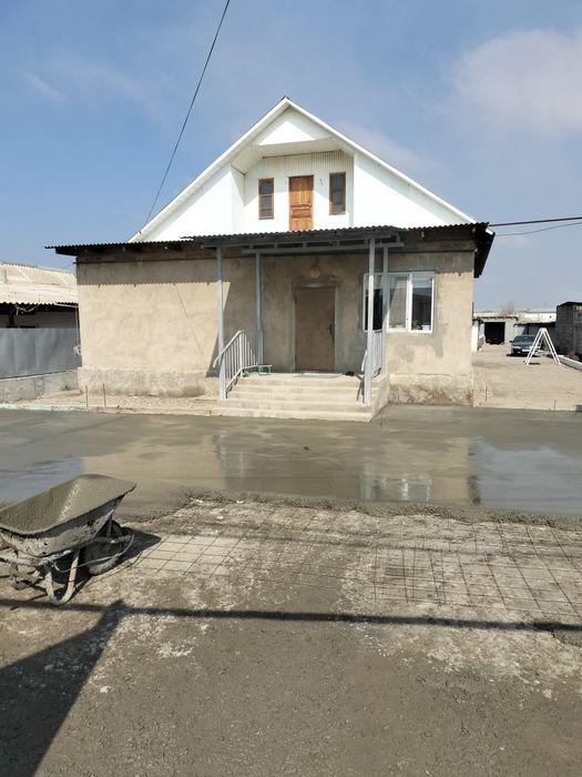 Стяжка заливаем .