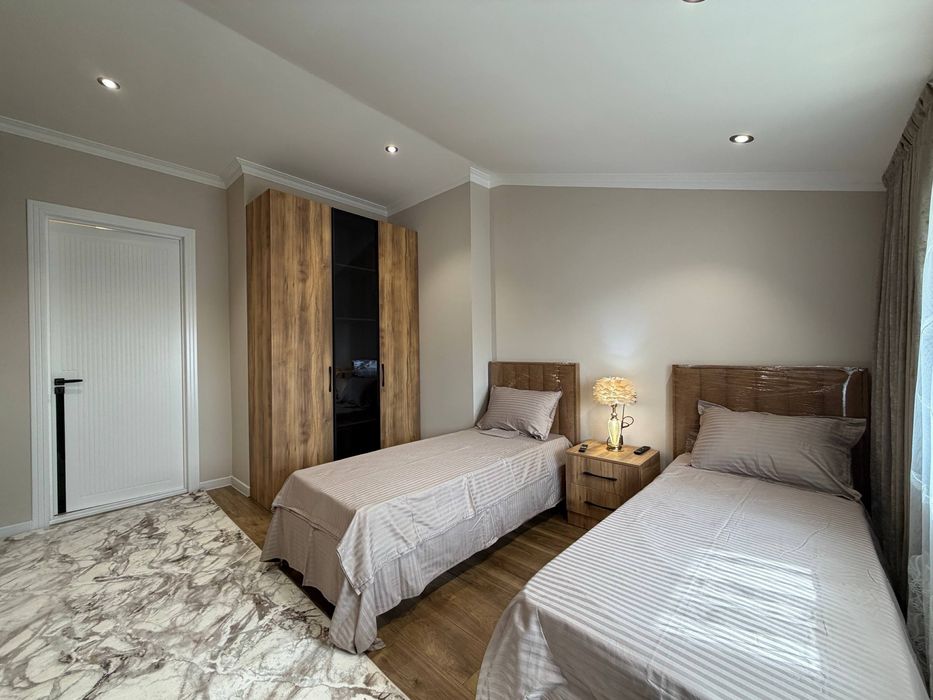 Продается 3 ком. Квартира площадью 93 кв.м. Адрес рядом с Аэропортом