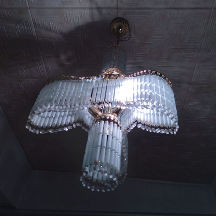 Люстра возможна продажа с бра