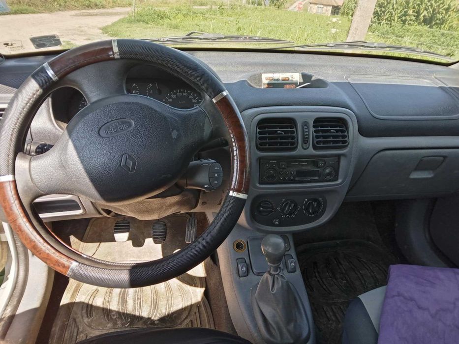 Renault Clio Symbol 2001