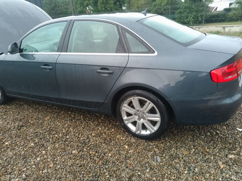 portiera  / usa/ ușa / ușă/ audi A4 B8 pe culoare.LY9B  LY7W LY3J LZ7H