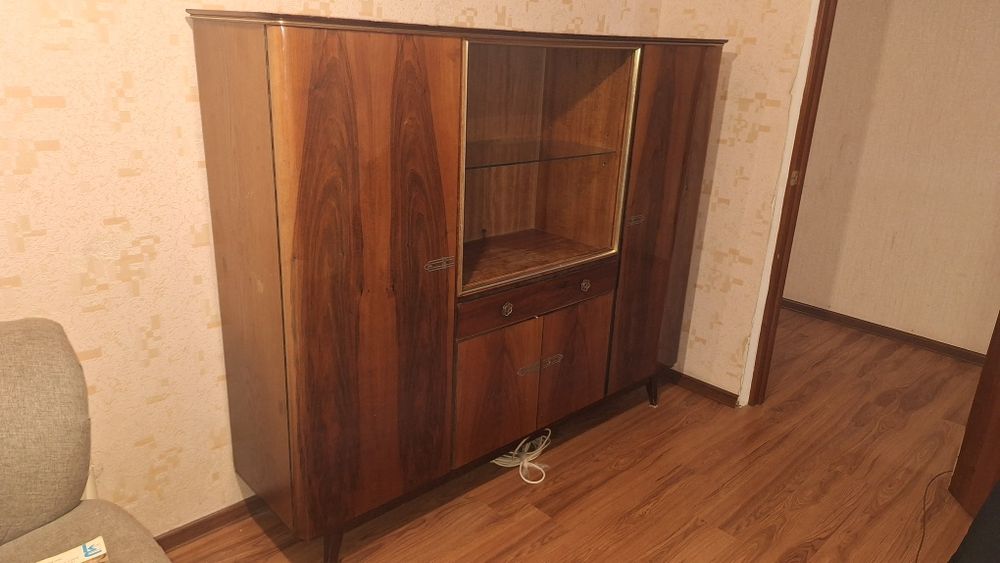 Отдам сервант. Самовывоз