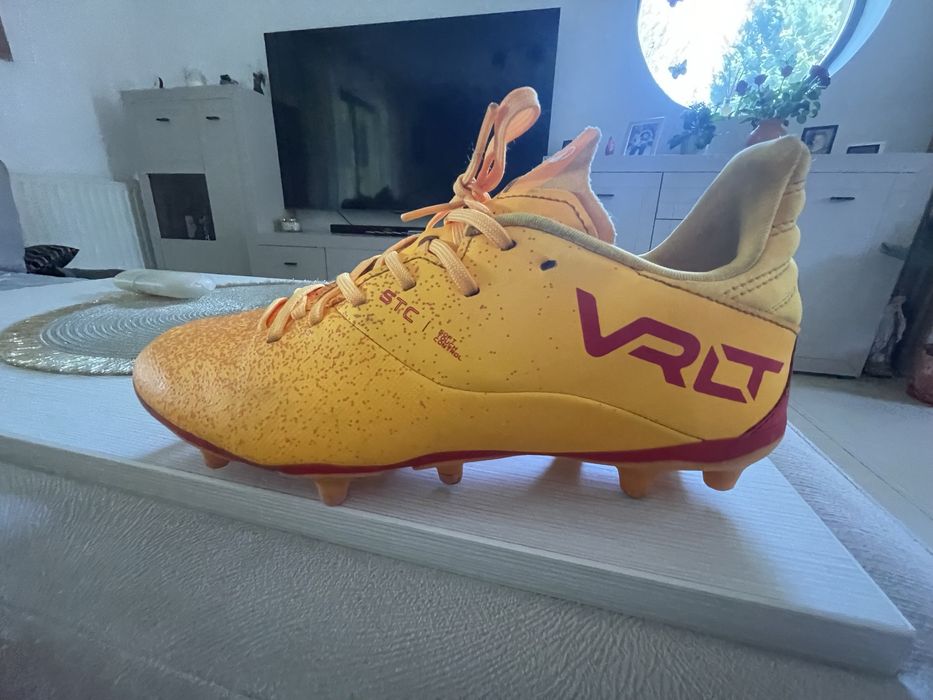 Ghete Fotbal Kipsta Viralto I FG Sunset – Mărimea 40