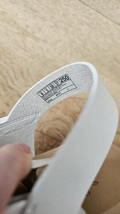 Сандалии Skechers новые