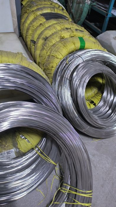Нержавеющая сварочная проволока и омеднённая.
