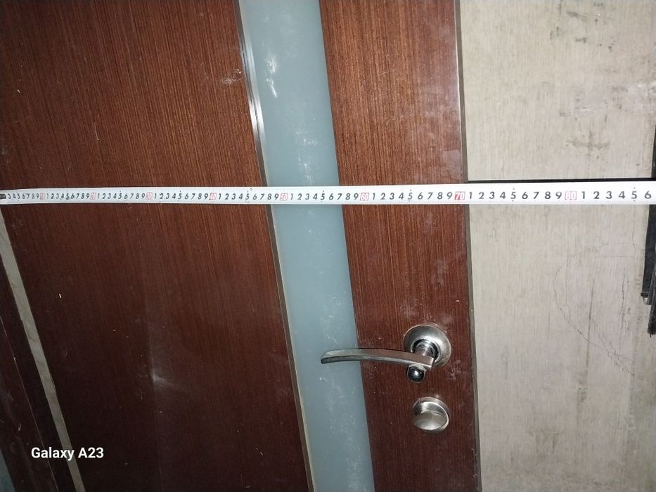 Продам двери  дерева.