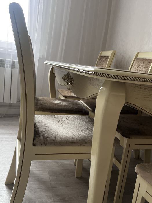 Кухонный стол со стульями