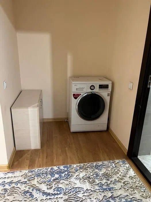 Срочно Продам Комолон новастройка 2 ком 2 этаж 5 этажка