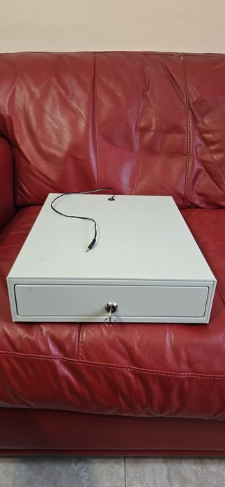 Каса за пари чекмедже метална