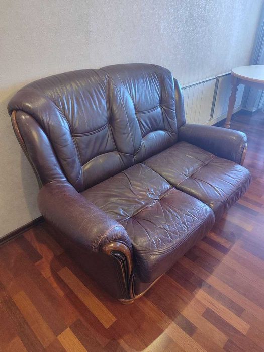 Комплект кожаных диванов