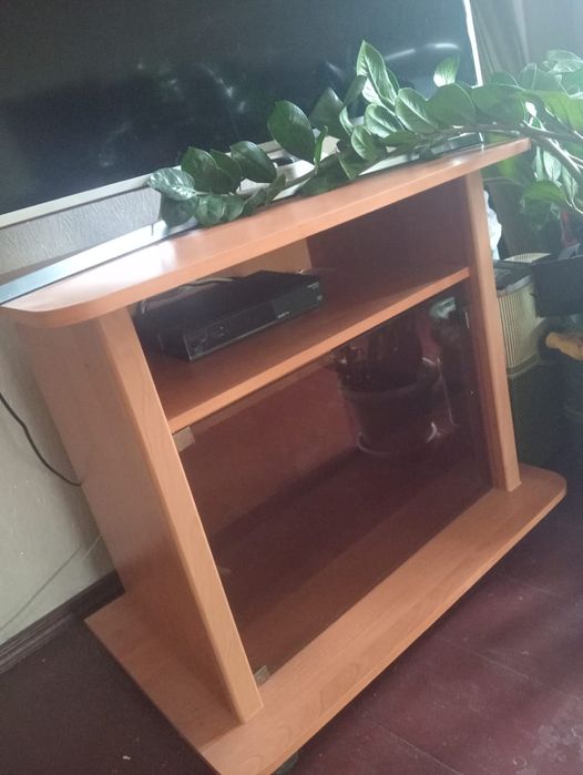 Продам тумбу под ТВ за 15000