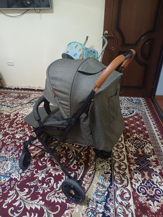 Продаётся фирменный чемодан коляска