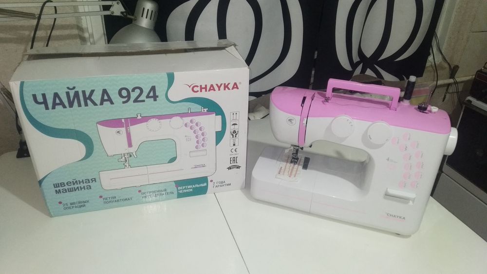Продам новую швейную машинку Чайка в коробке