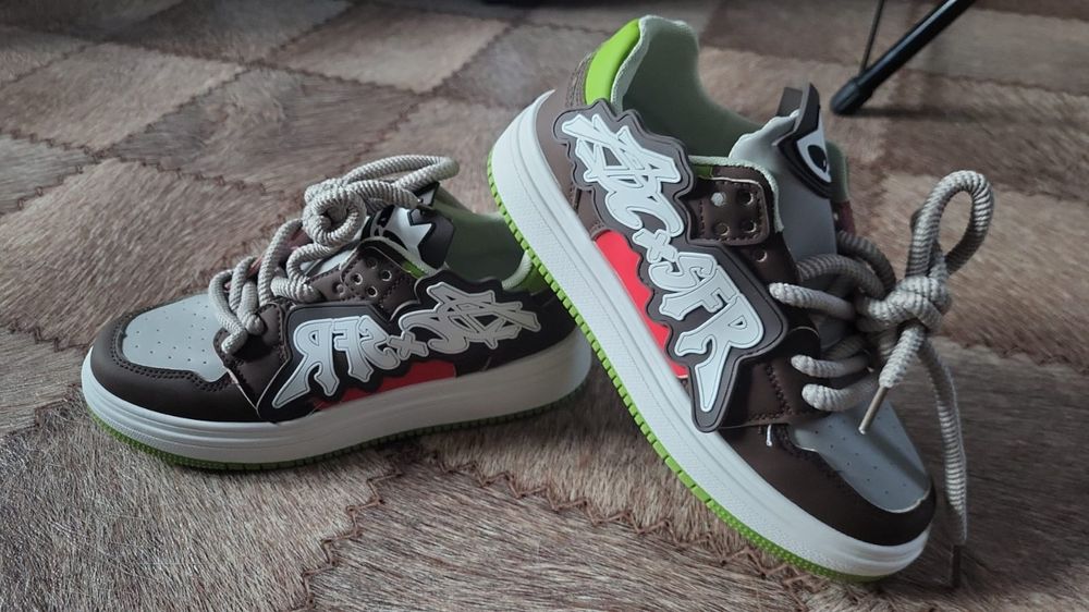 Кросовки (новые, хорошего качества)