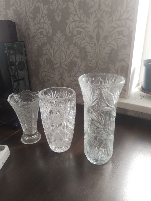 Продаю хрустальные вазы и посуду