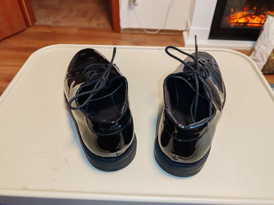 Pantofi lăcuiți Zara Băieți Nr 38 Noi