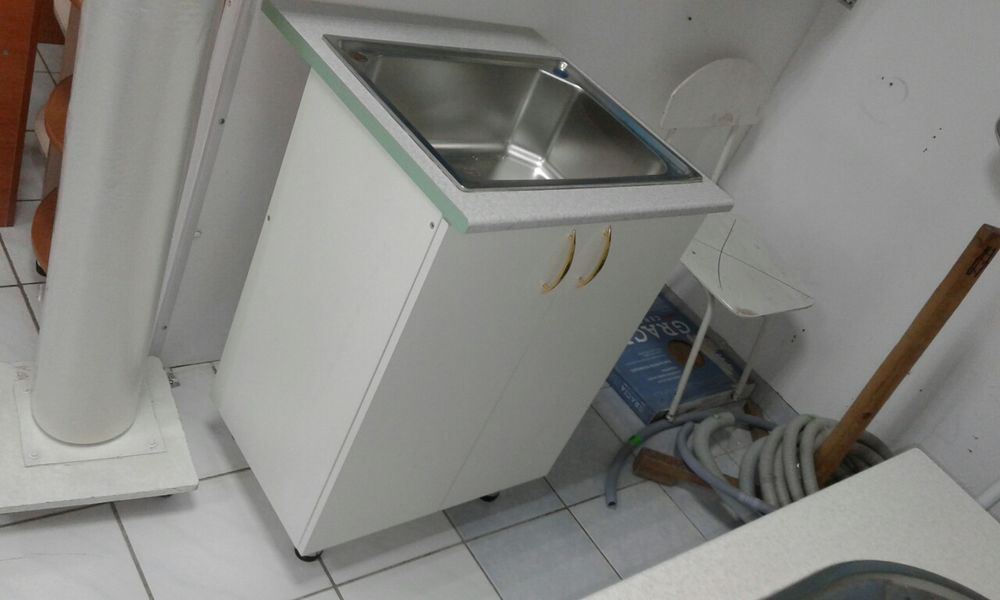 Продам тумба-мойки, умывальник.