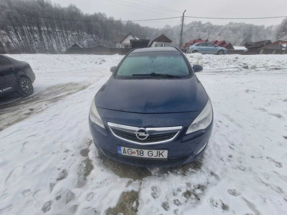 Vând Opel Astra J